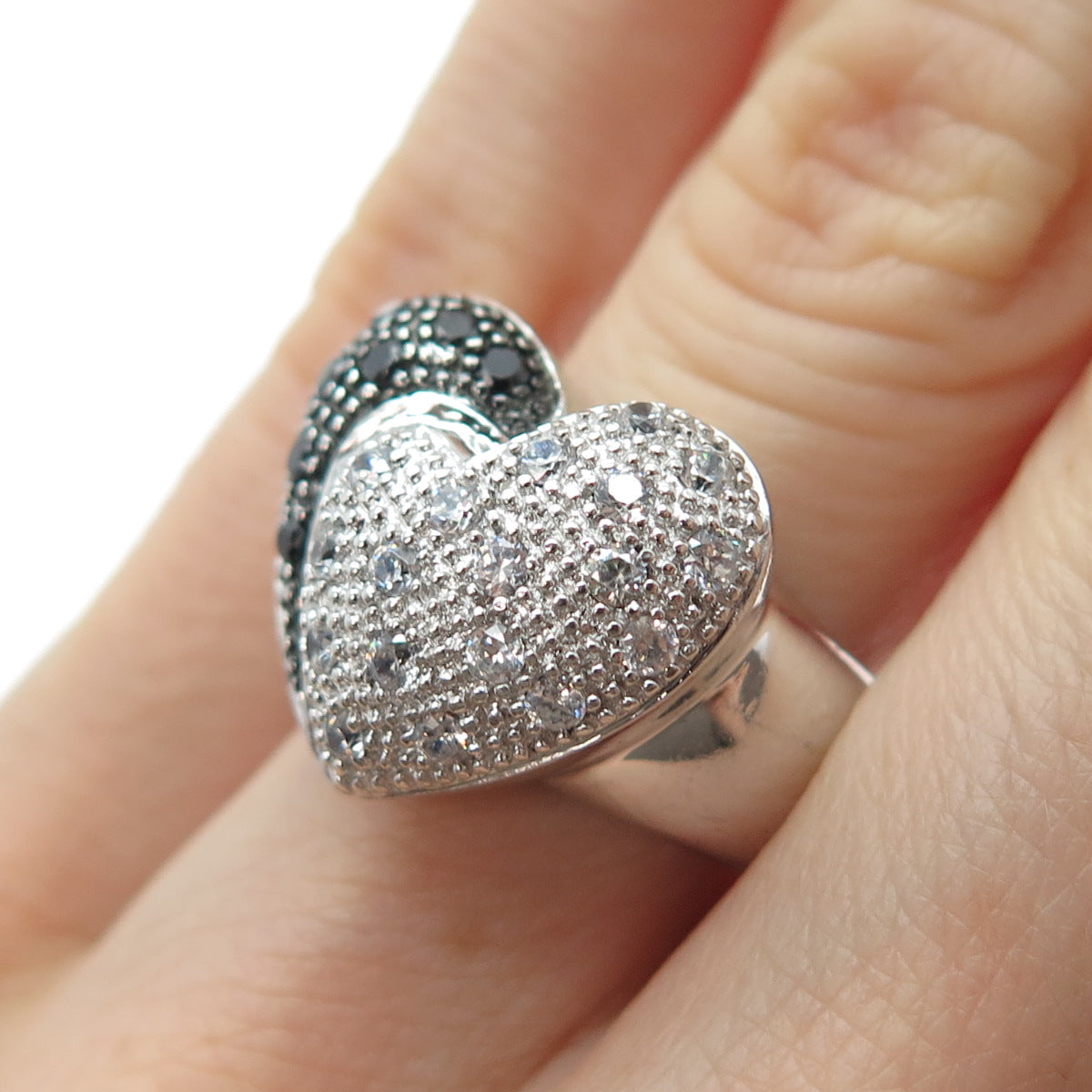 925 Sterling Silver Round-Cut Black & White C Z Heart Ring Size 6.5