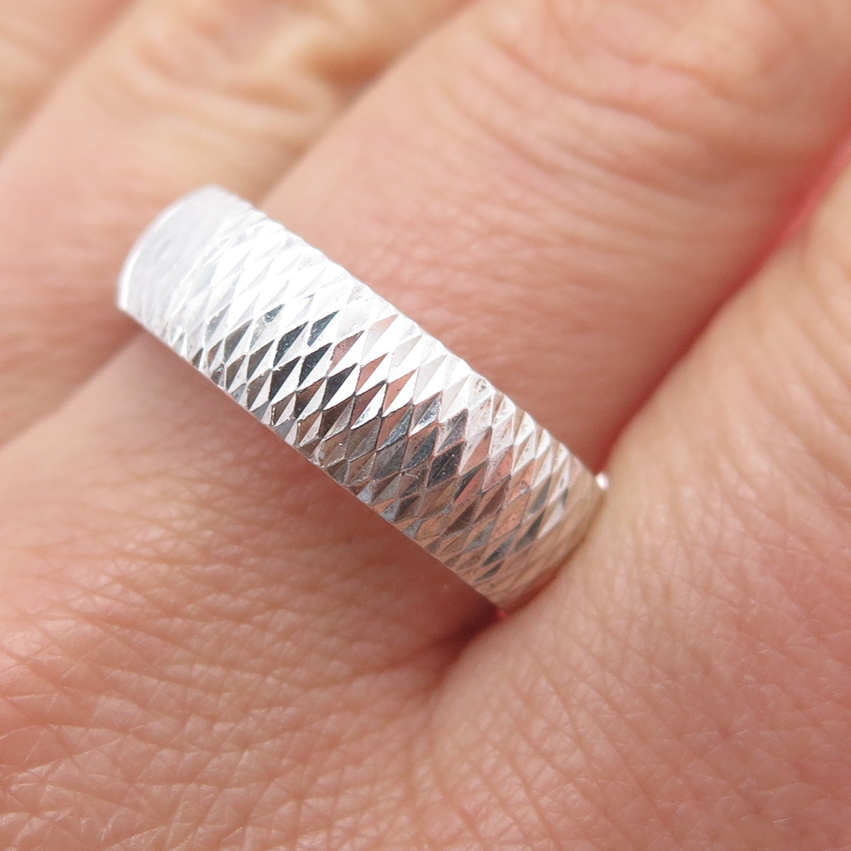 925 Sterling Silver Diamond-Cut Band Ring Size 10