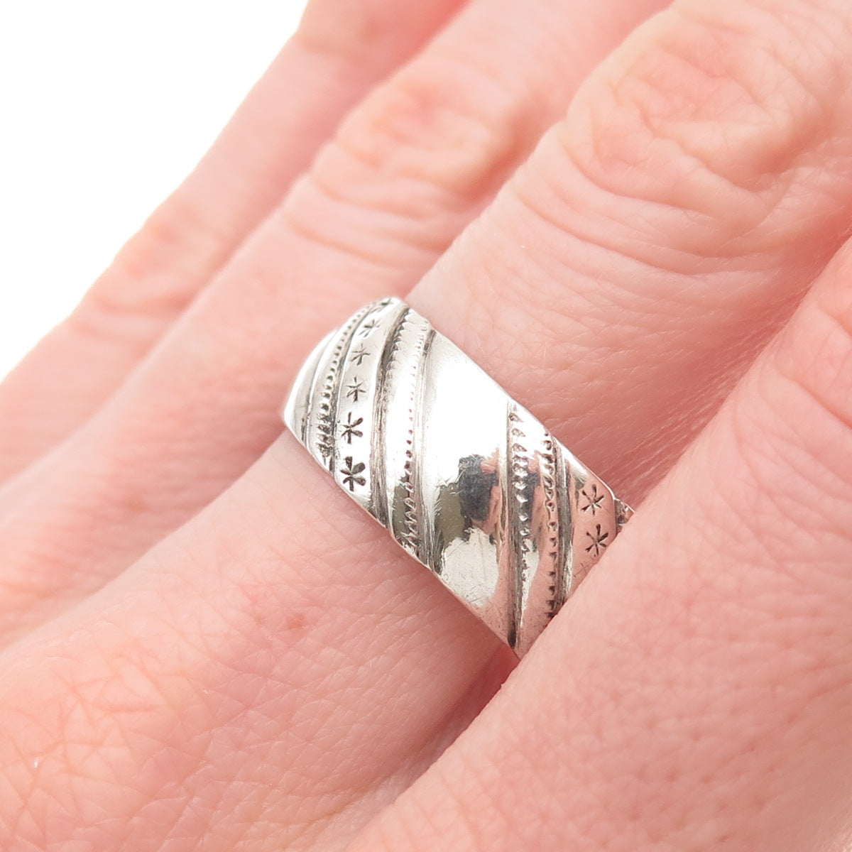 925 Sterling Silver Vintage Modernist Ribbed Oxidized Band Ring Size 13.5