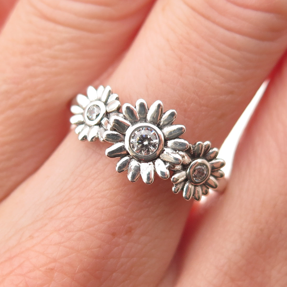 925 Sterling Silver Round-Cut C Z Daisy Flower Ring Size 8