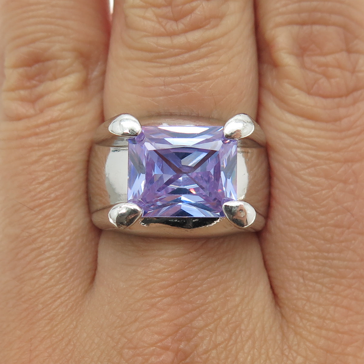 925 Sterling Silver Vintage Lavender C Z Ring Size 8.25