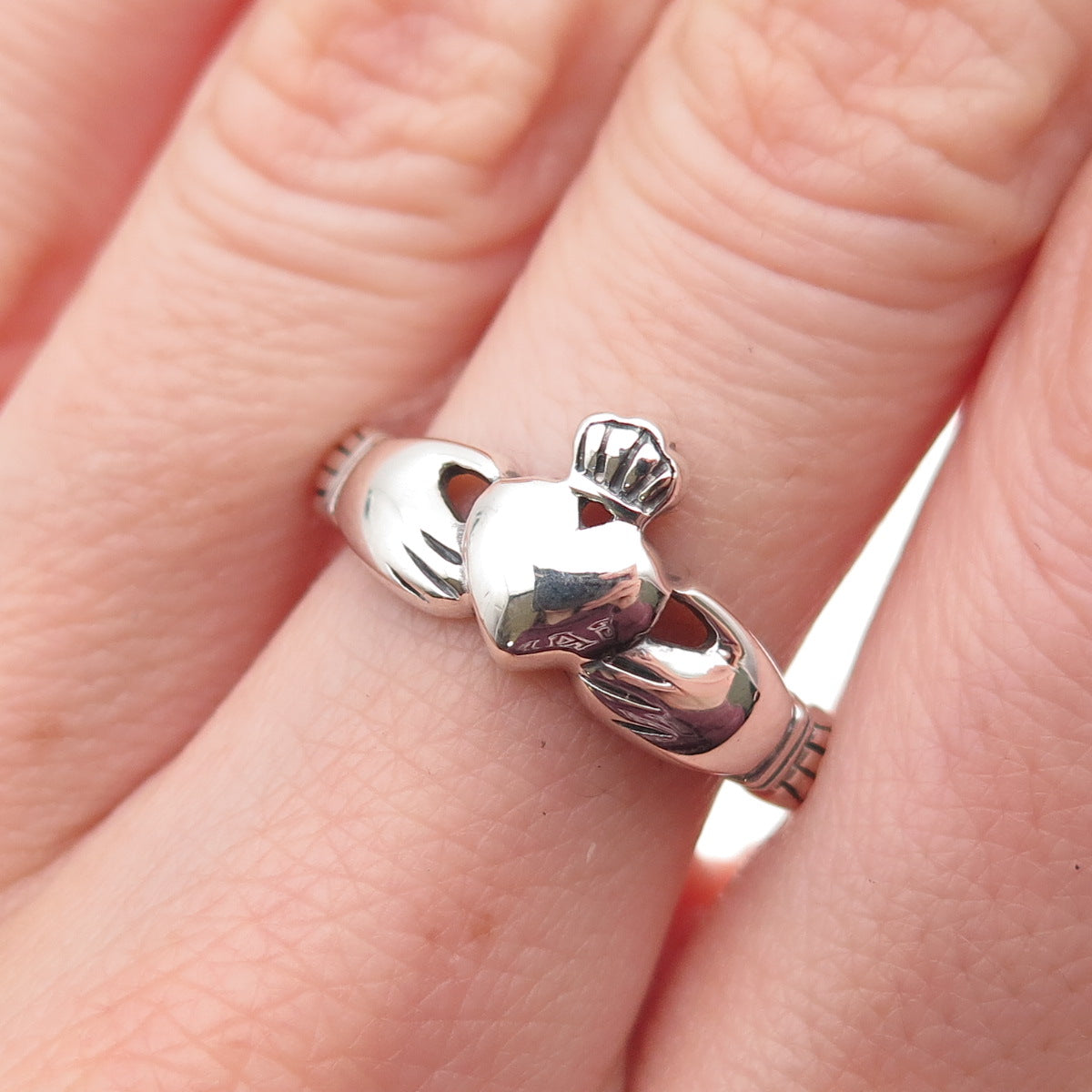 RJ Graziano 925 Sterling Silver Vintage Irish Claddagh Ring Size 7.25