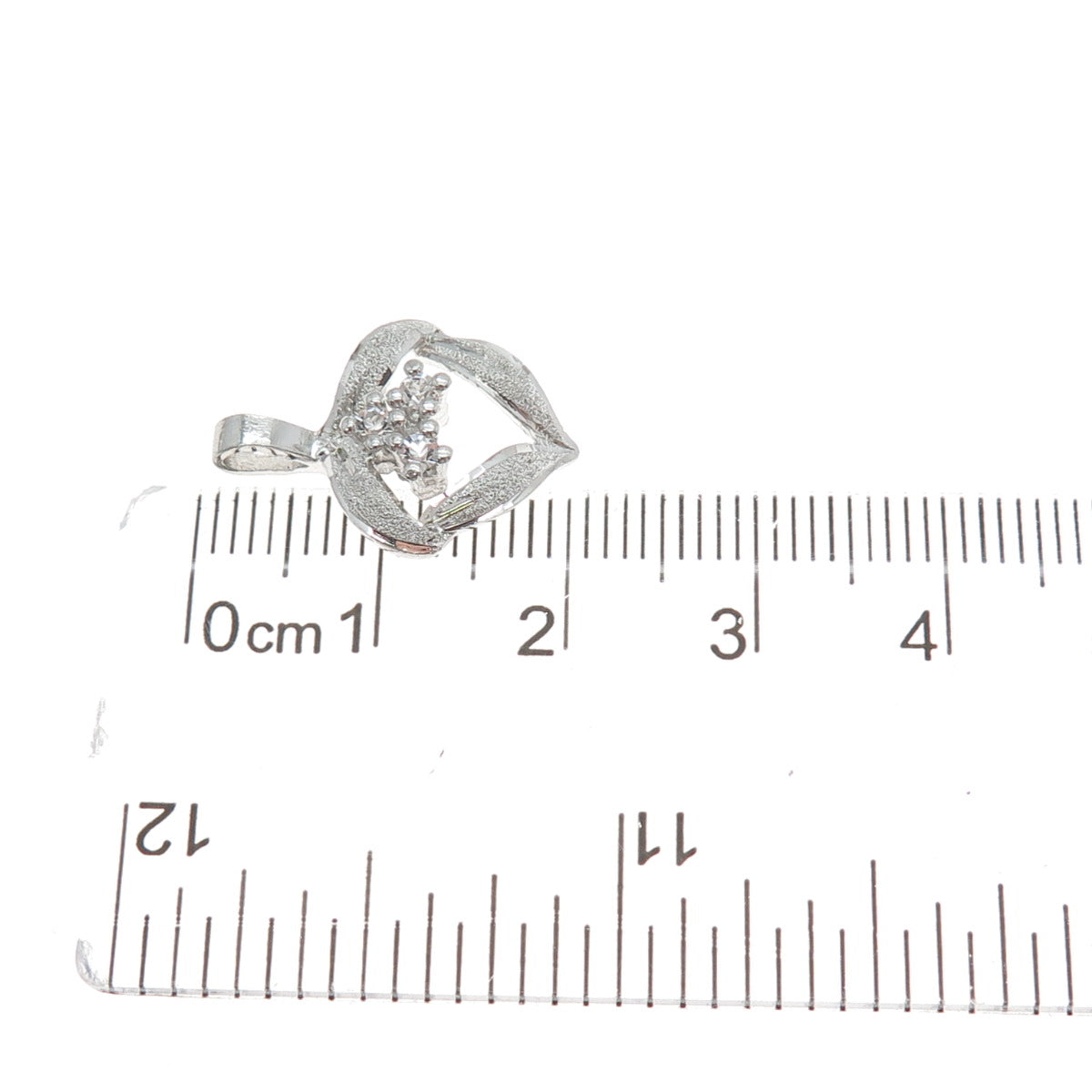 925 Sterling Silver Vintage Round-Cut C Z Heart Minimalist Charm Pendant