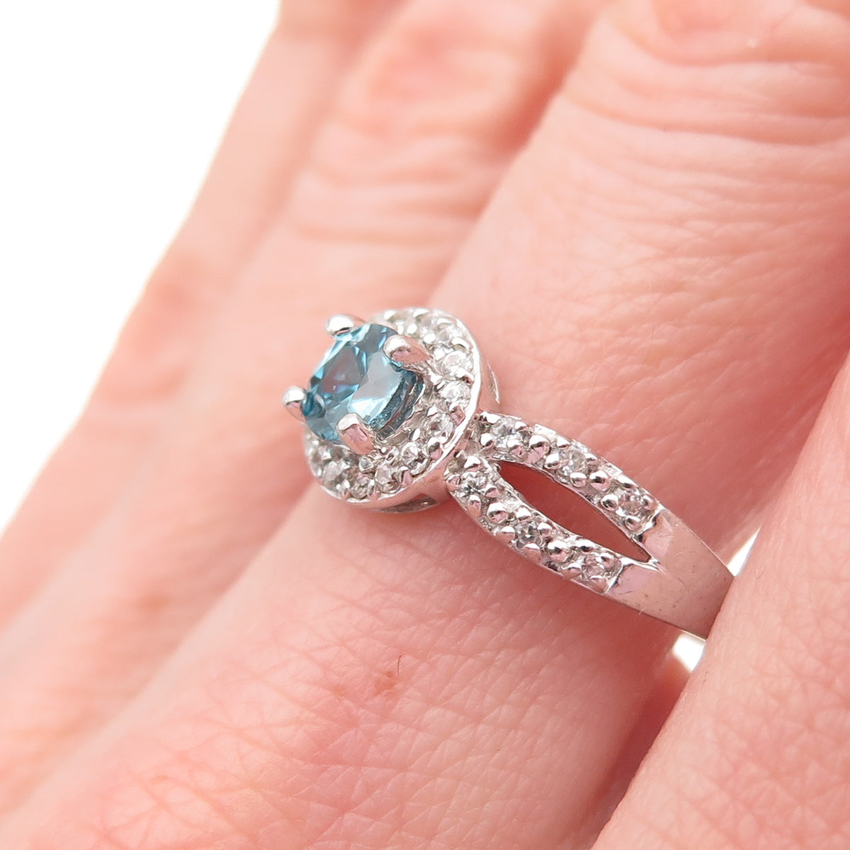 925 Sterling Silver Real Round-Cut Blue Topaz & C Z Ring Size 9