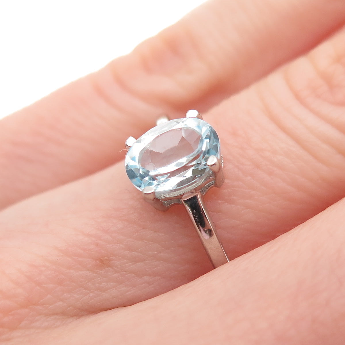 DAZZLERS 925 Sterling Silver Real Oval-Cut Blue Topaz Ring Size 6