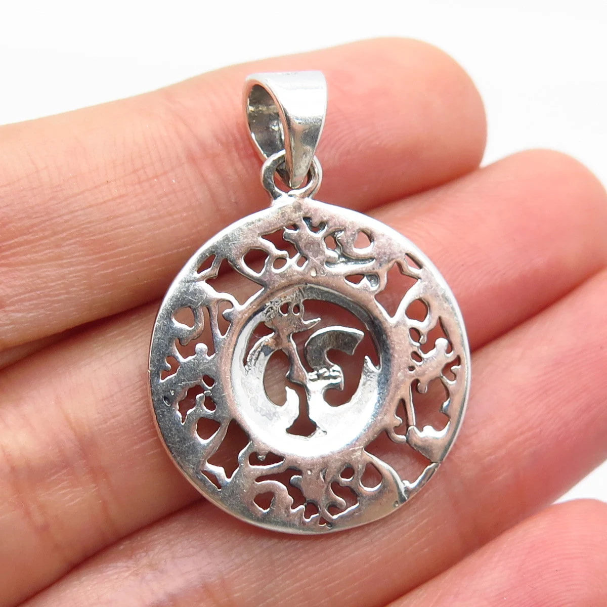 925 Sterling Silver Vintage Om Mantra Round Pendant