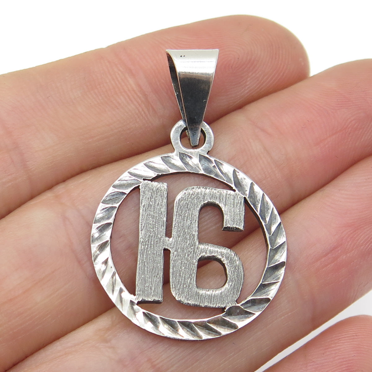 925 Sterling Silver Vintage Sweet 16 Round Pendant