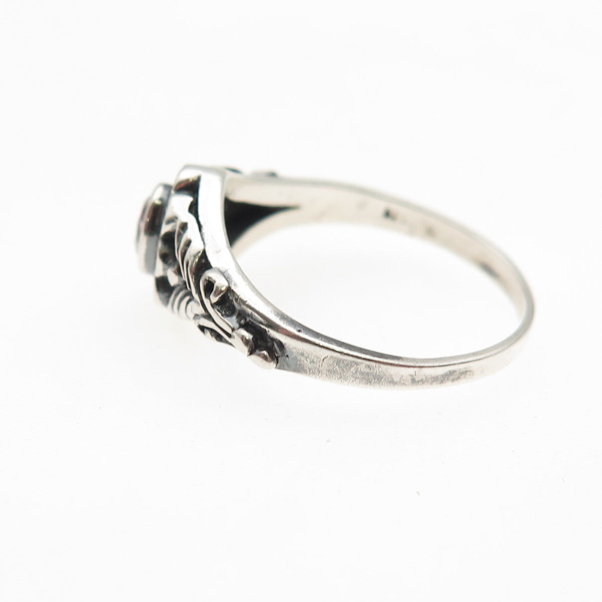 925 Sterling Silver Vintage Oval-Cut Lavender C Z Flower Oxidized Ring Size 6