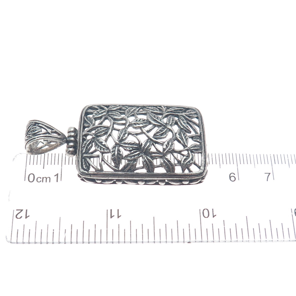 925 Sterling Silver Vintage Floral Leaf Ornate Oxidized Pendant