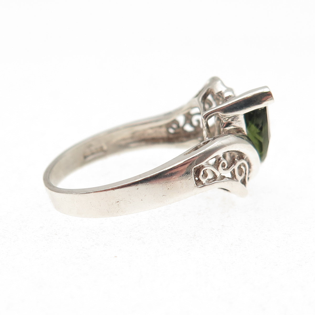 925 Sterling Silver Vintage Real Marquise-Cut Peridot Swirl Bypass Ring Size 7