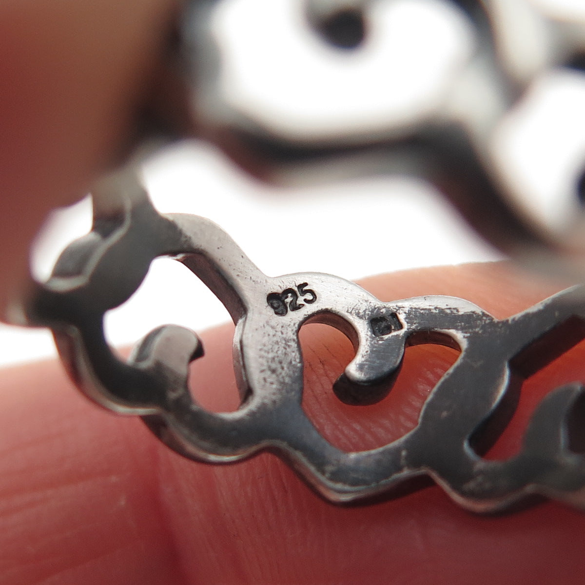 925 Sterling Silver Vintage Heart Link Oxidized All Around Band Ring Size 6.25