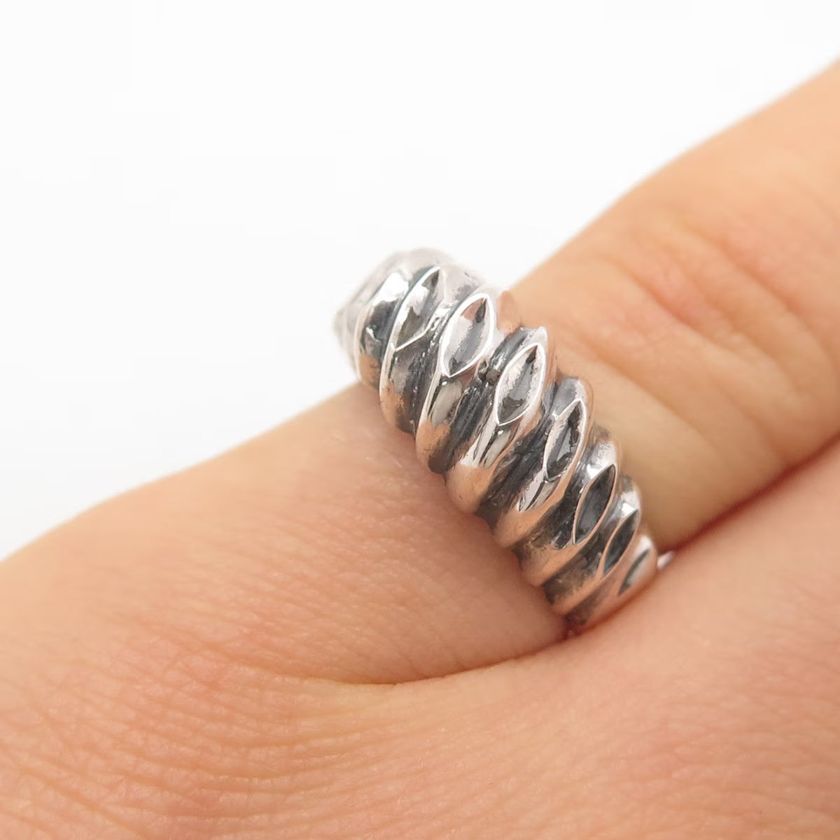 925 Sterling Silver Vintage Ribbed Ring Size 6