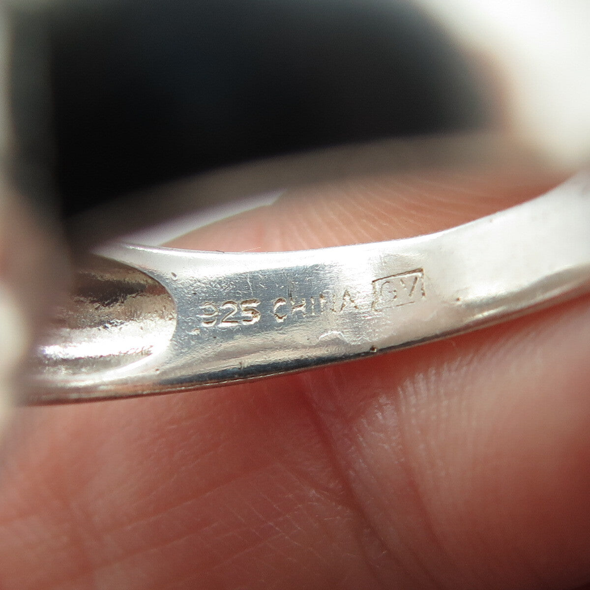 925 Sterling Silver Vintage Real Mother-of-Pearl Greek Maze Ring Size 9.25