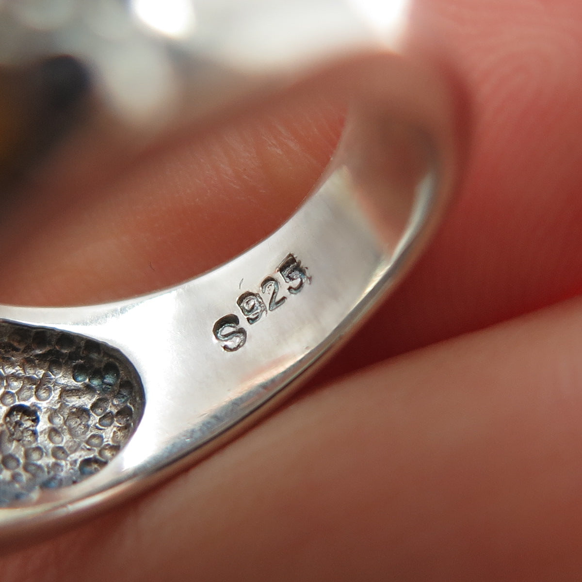 925 Sterling Silver Real MOP & Round-Cut C Z Modernist Ring Size 6