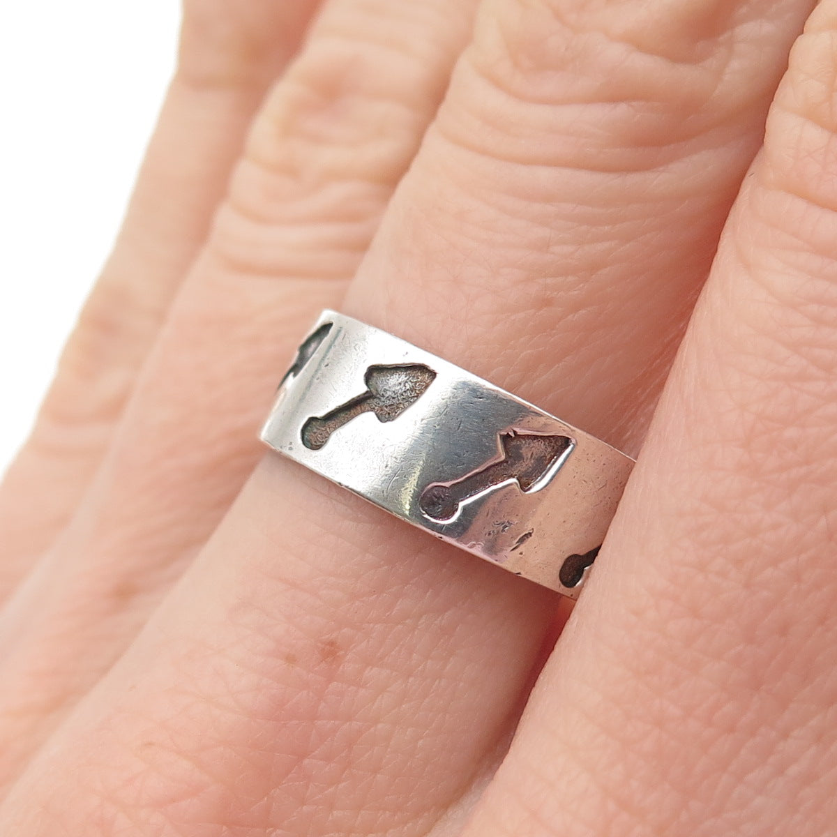 925 Sterling Silver Vintage Arrow All Around Oxidized Band Ring Size 8