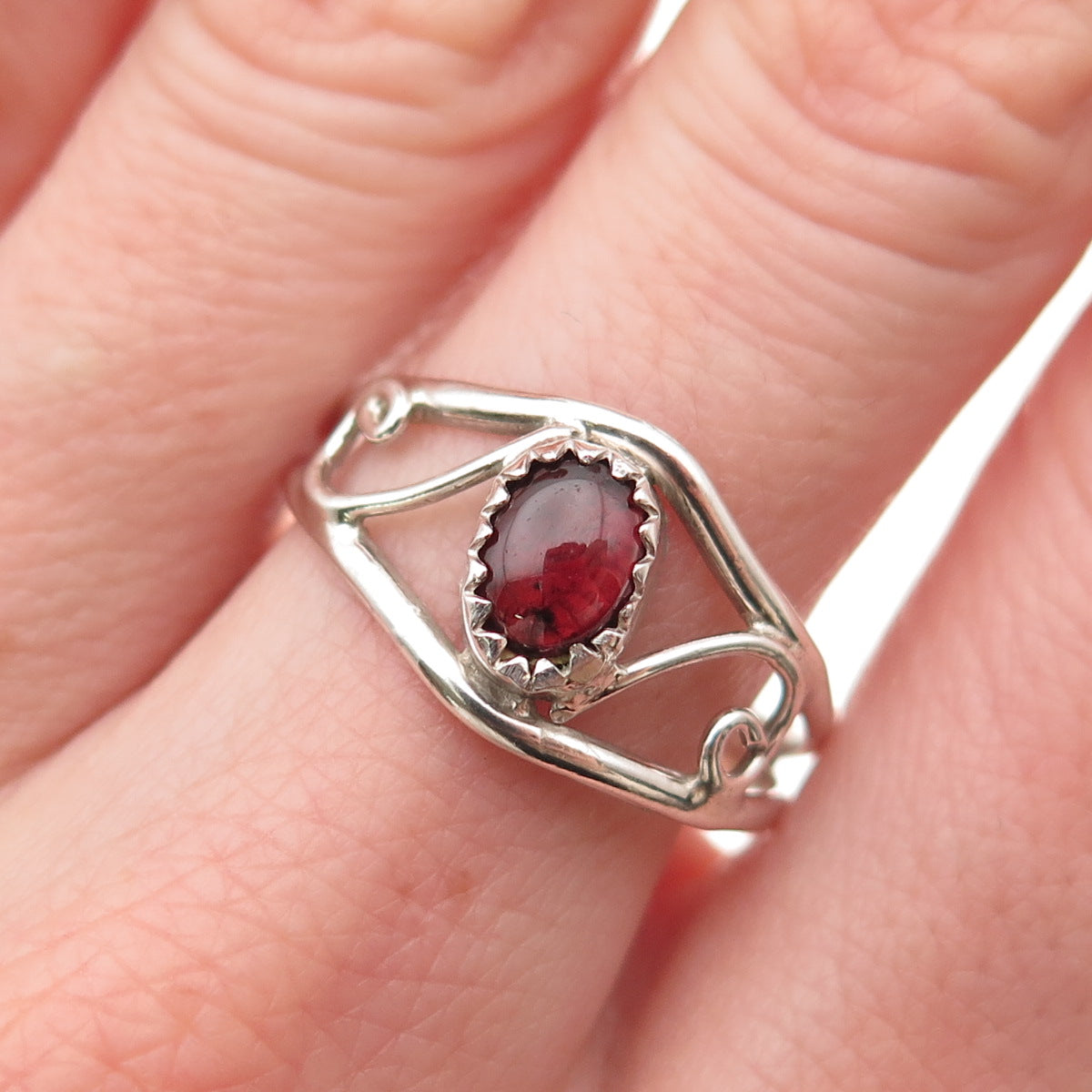 925 Sterling Silver Vintage Real Red Garnet Swirl Ring Size 10.25