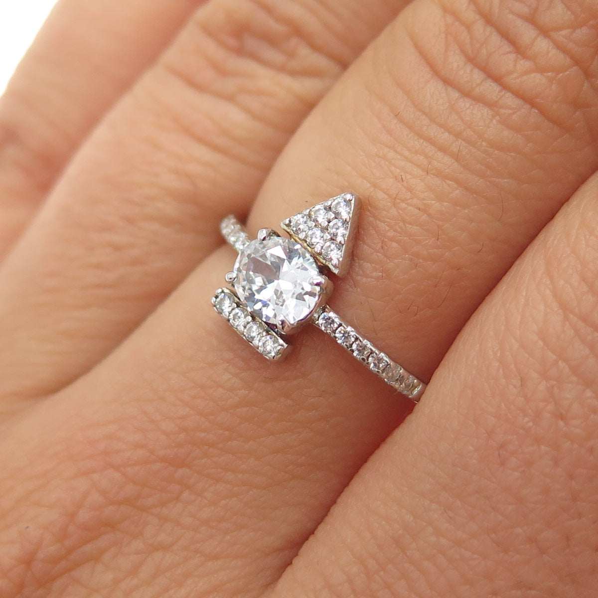 BOMB PARTY 925 Sterling Silver White C Z Arrow Ring Size 7.25