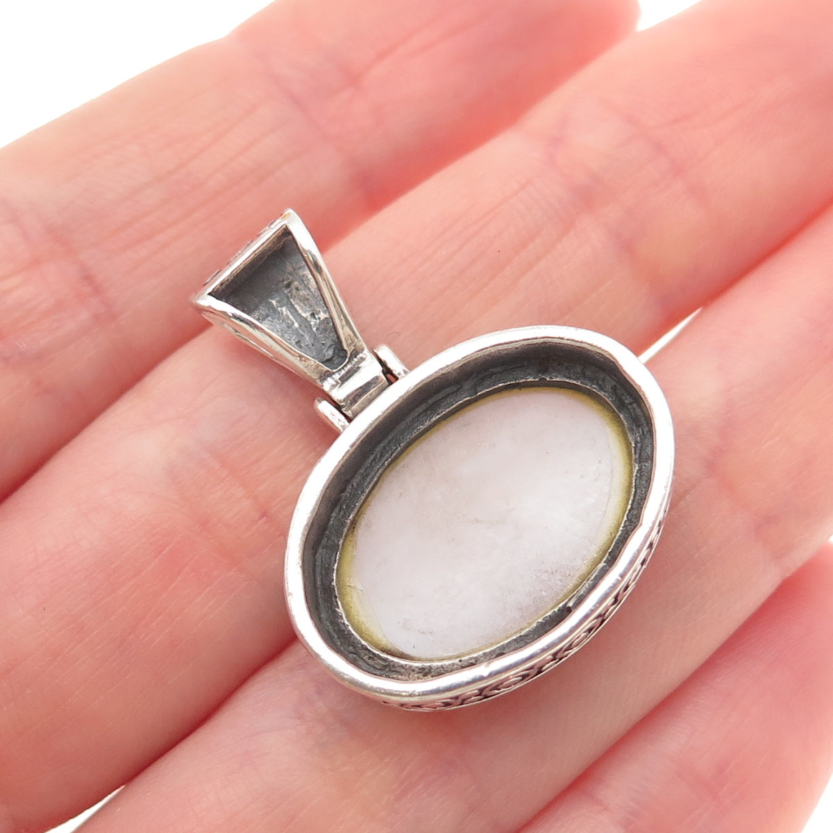 925 Sterling Silver Vintage Real MOP Oxidized Charm Pendant