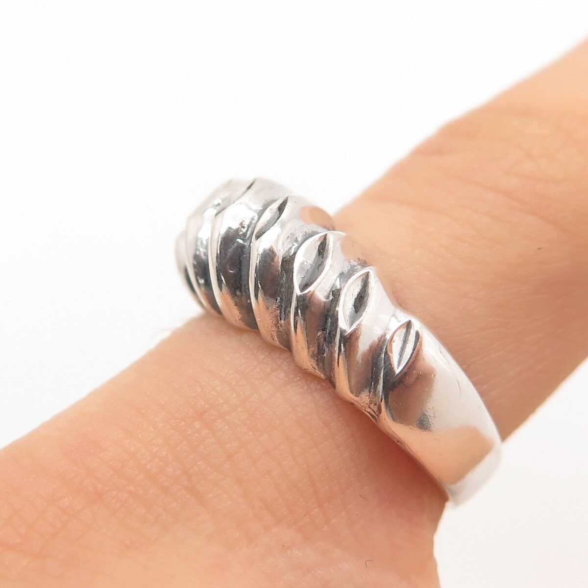 925 Sterling Silver Vintage Ribbed Ring Size 6