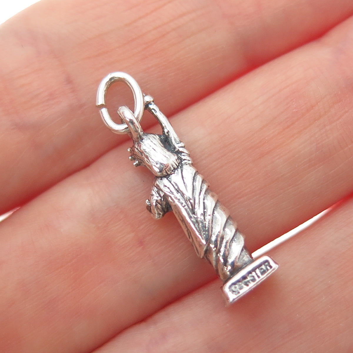 MAISELS INDIAN TRADING Sterling Vintage Statue of Liberty Oxidized Charm Pendant