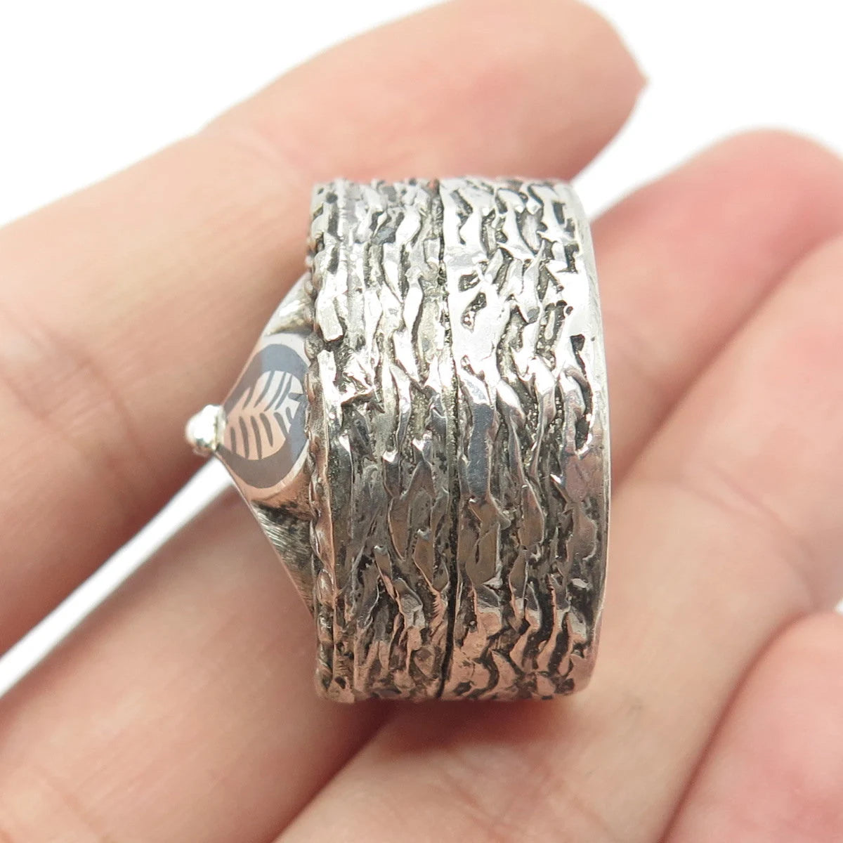 900 Silver Vintage Textured Floral Pill Box