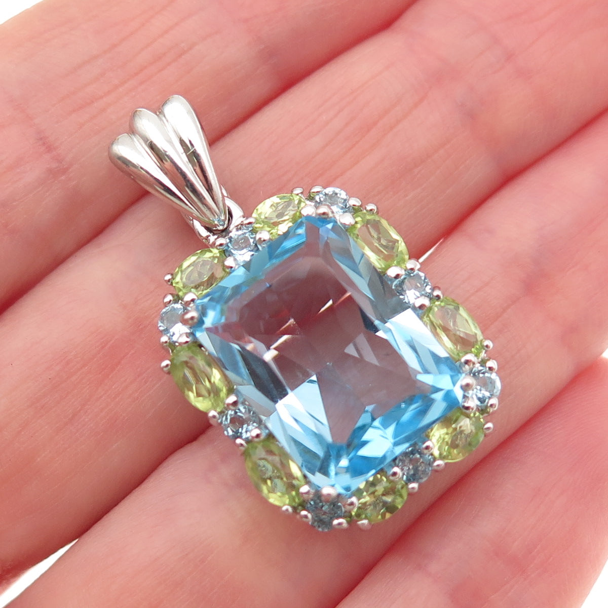 JACKSON HOLE 925 Sterling Silver Real Blue Topaz & Peridot Charm Pendant