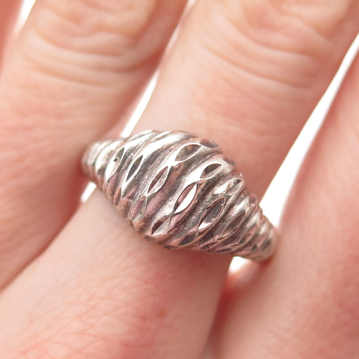 925 Sterling Silver Vintage Modernist Ribbed Dome Oxidized Ring Size 9.5