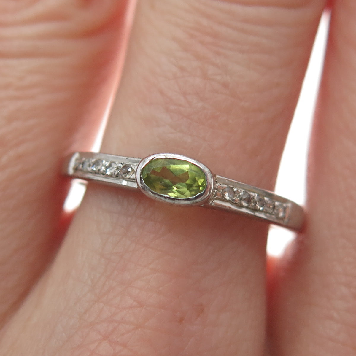 925 Sterling Silver Real Round-Cut Diamond & Oval-Cut Peridot Ring Size 8
