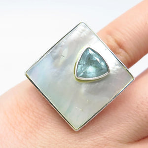 925 Sterling Silver Vintage Real Mother-of-Pearl & Aquamarine Gem Ring Size 5.5