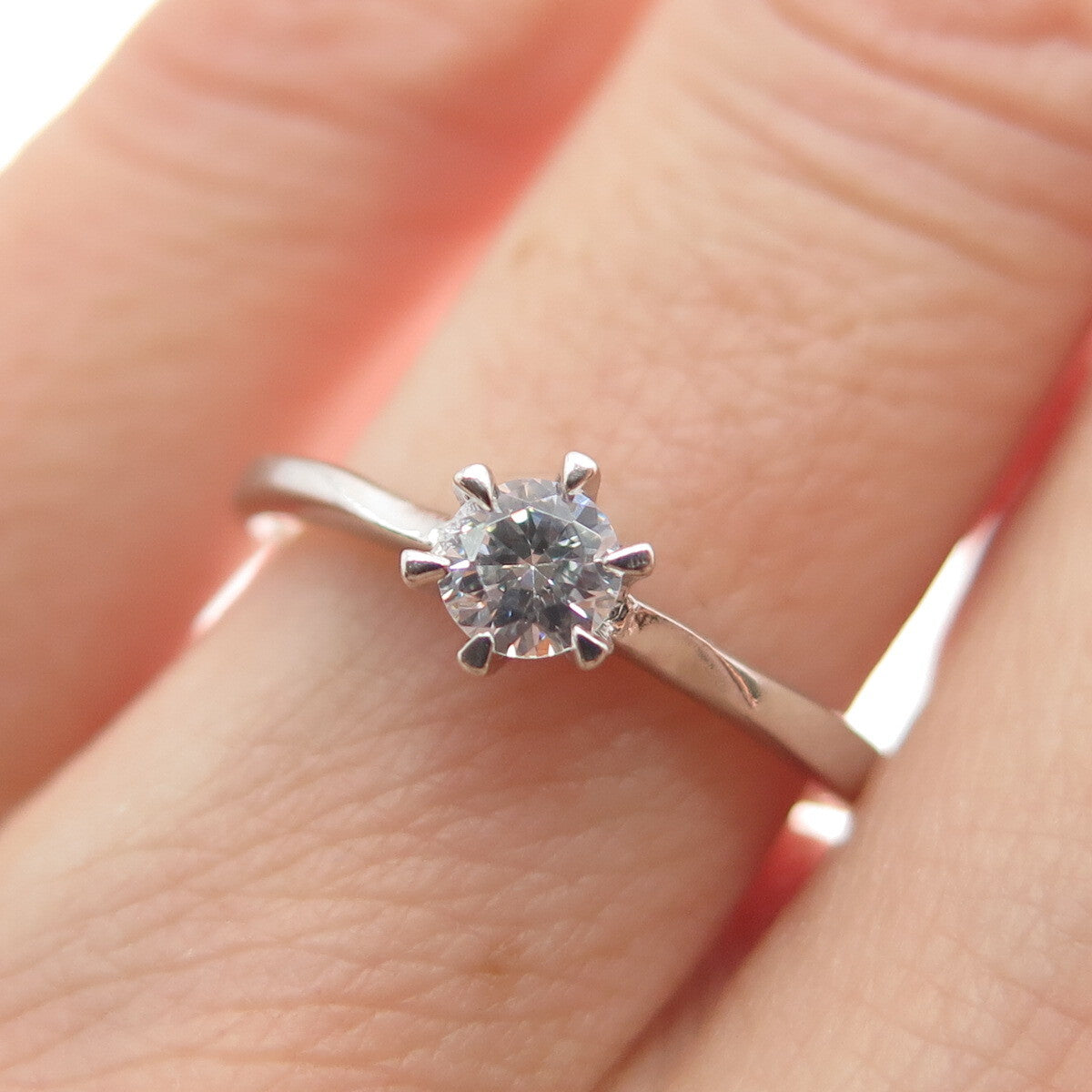 925 Sterling Silver Vintage Round-Cut Shaped C Z Engagement Ring Size 6.25