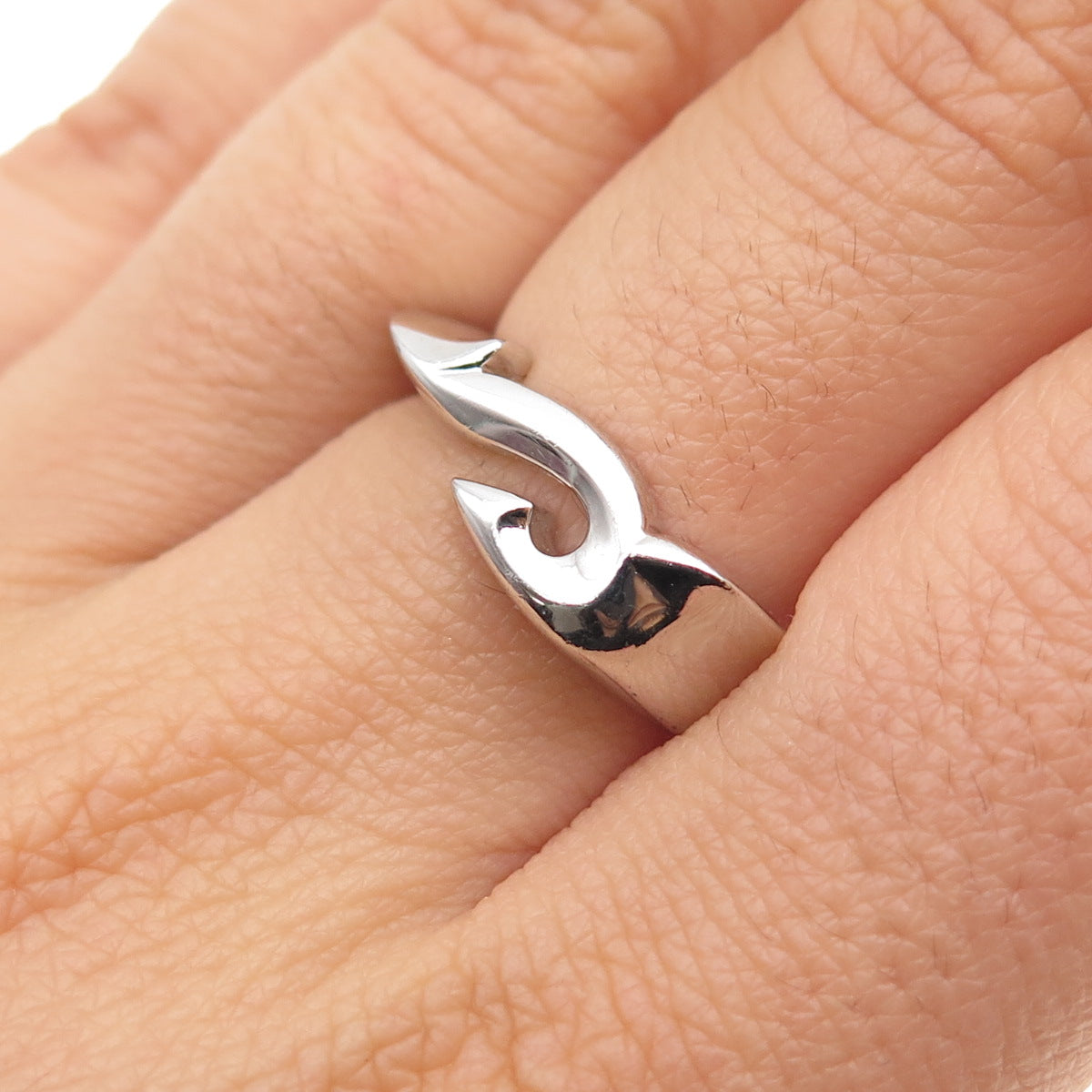 GUESS 925 Sterling Silver Hook Ring Size 7