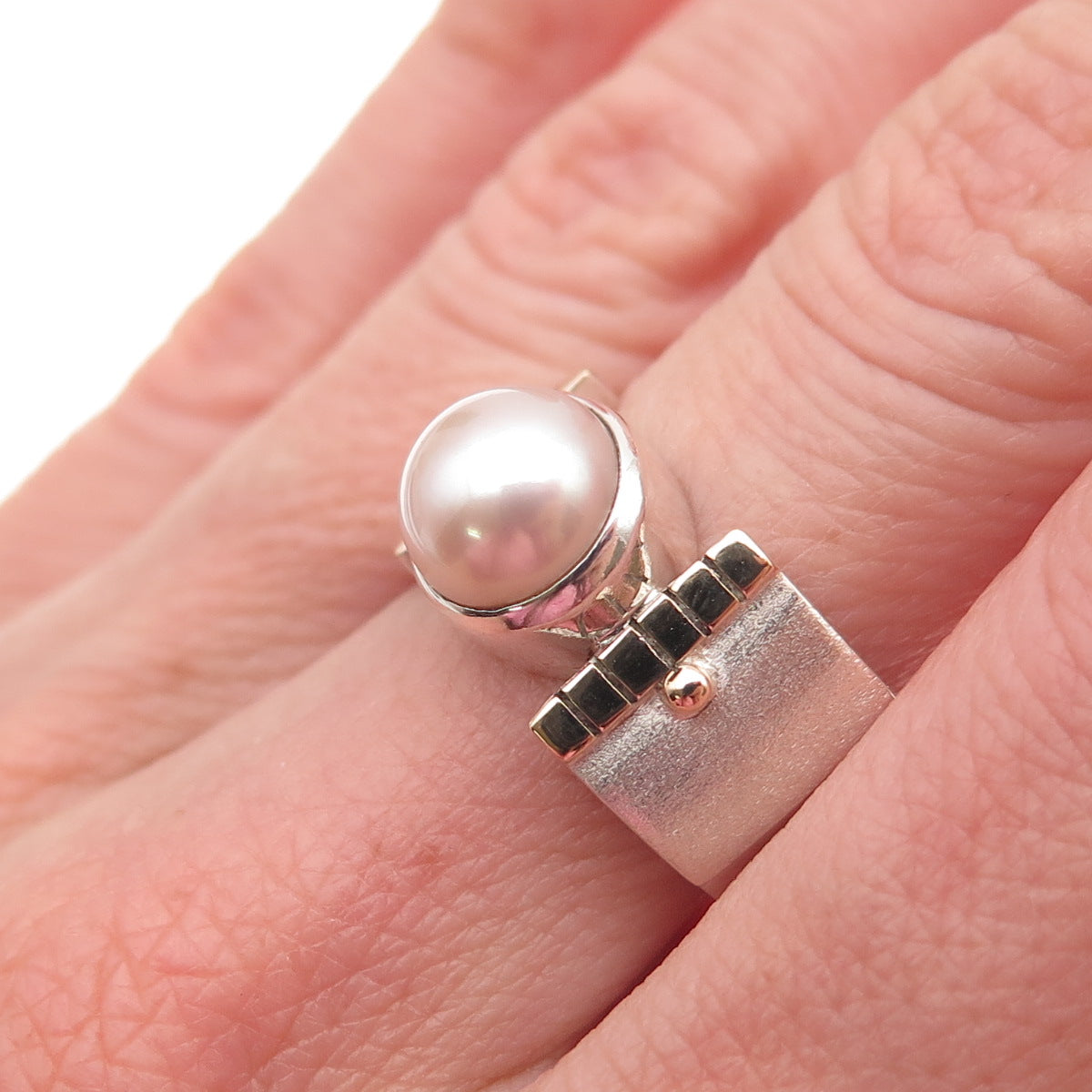 925 Sterling Silver Gold Accent Vintage Real Pearl Modernist Ring Size 8