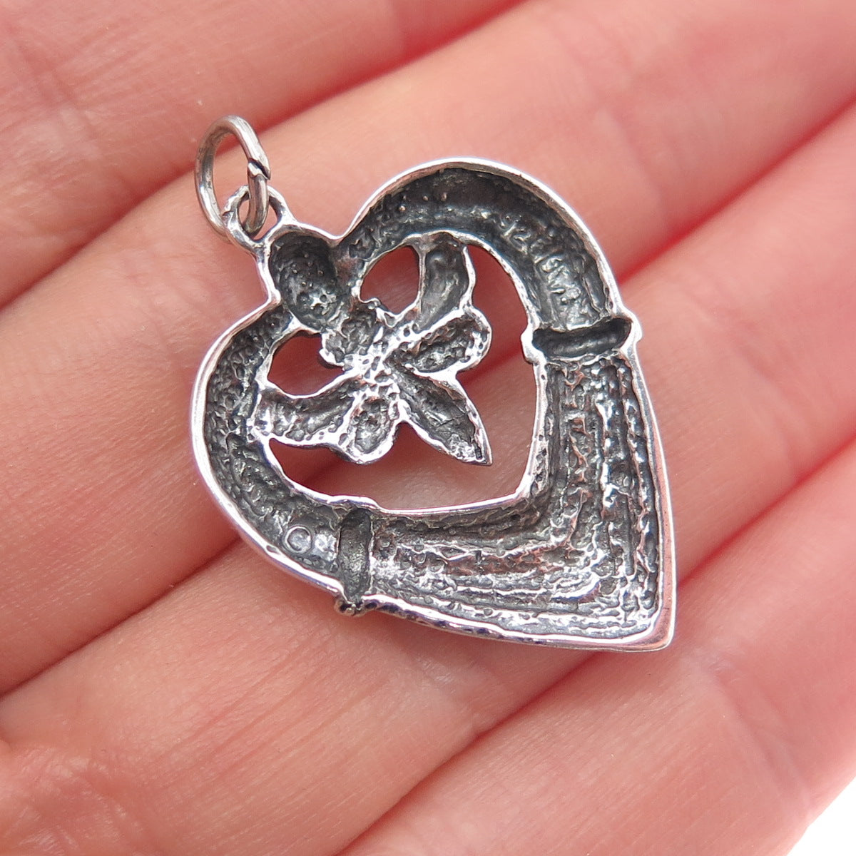 925 Sterling Silver Vintage Fleur de Lis Heart Oxidized Charm Pendant