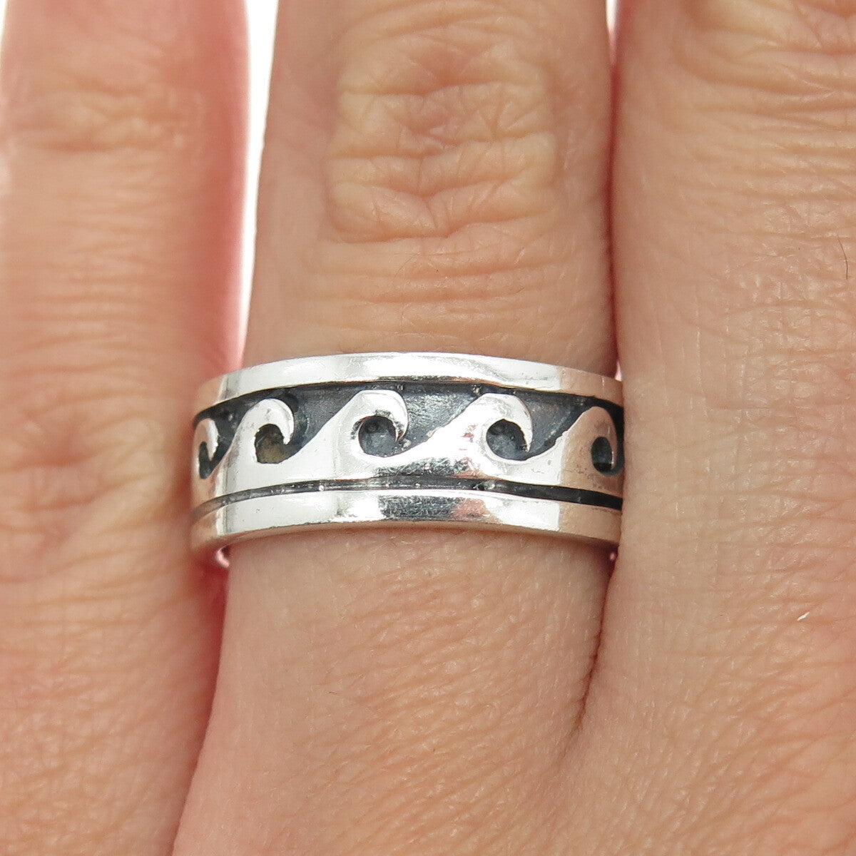 925 Sterling Silver Vintage Water Pattern Band Ring Size 7.75
