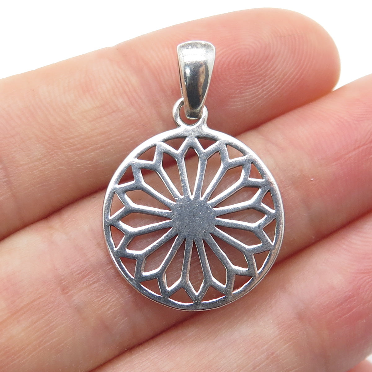 925 Sterling Silver Vintage Floral Round Pendant