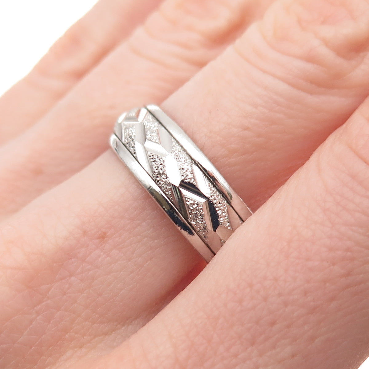 925 Sterling Silver Textured Rotating Band Ring Size 10