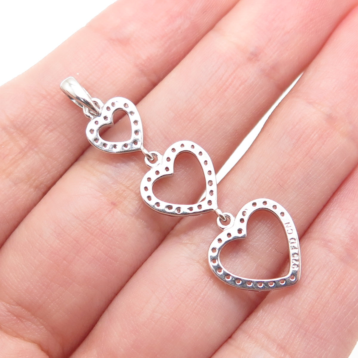 FD FELICIA DESIGN 925 Sterling Silver Round-Cut C Z Graduated Heart Pendant