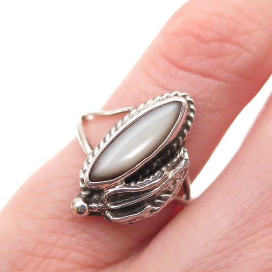 Old Pawn Sterling Silver Vintage Southwestern MOP Feather Tribal Ring Size 4.25