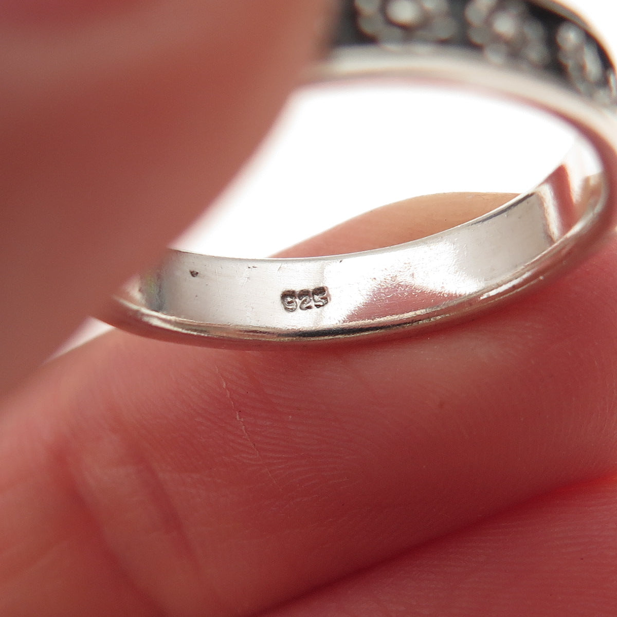 925 Sterling Silver Vintage Flower All Around Oxidized Band Ring Size 8