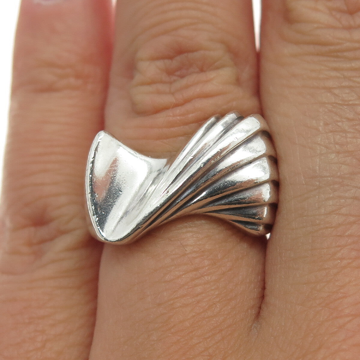925 Sterling Silver Vintage Ribbed Modernist Ring Size 5.75