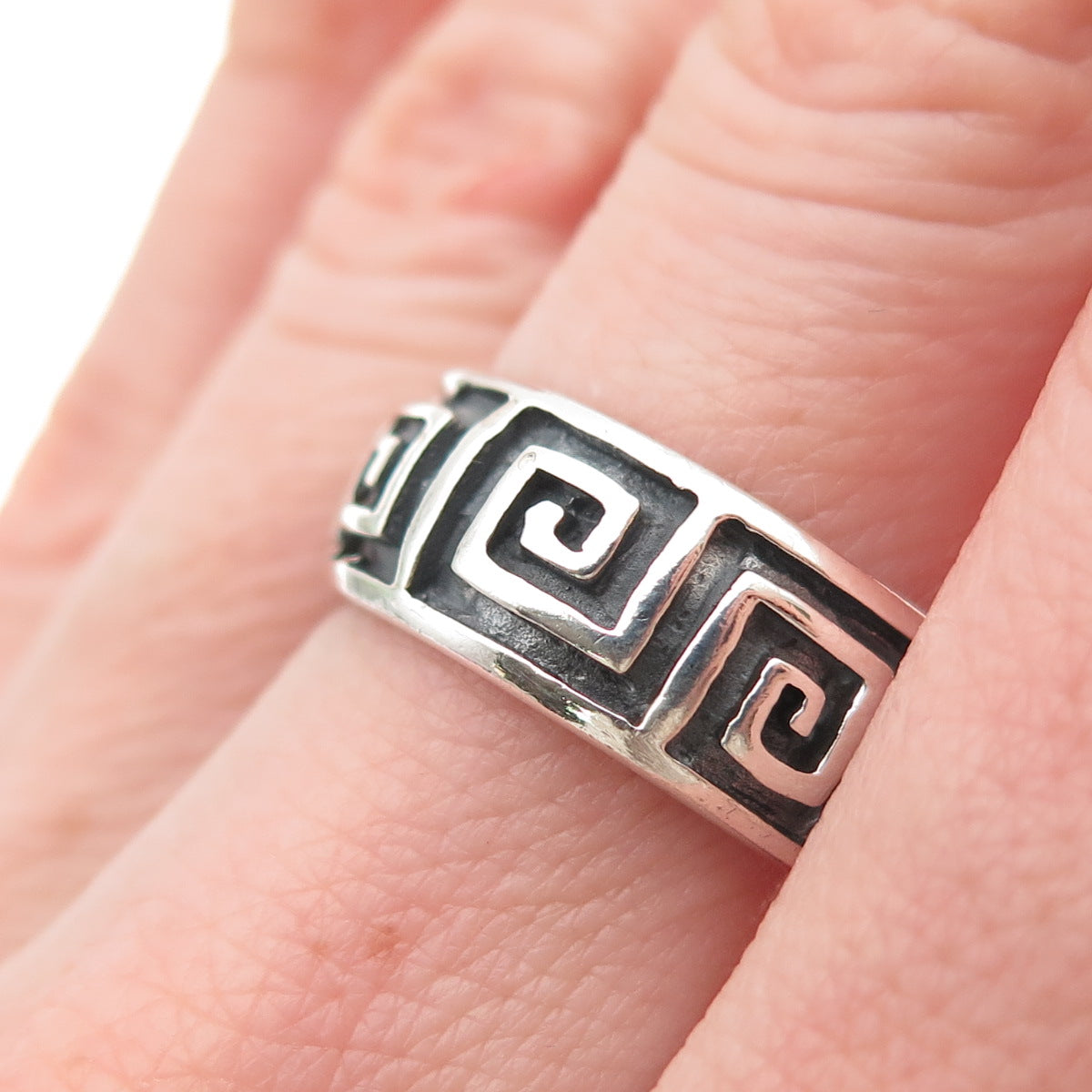 925 Sterling Silver Vintage Spiral Oxidized Band Ring Size 7.25