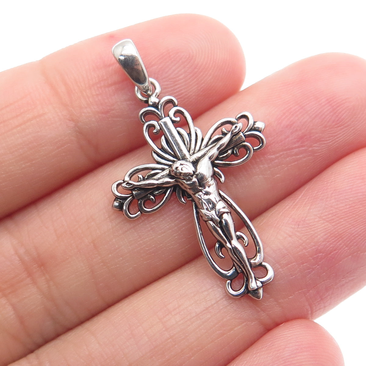 REGINA LANE 925 Sterling Silver Ornate Crucifix Cross Religious Pendant