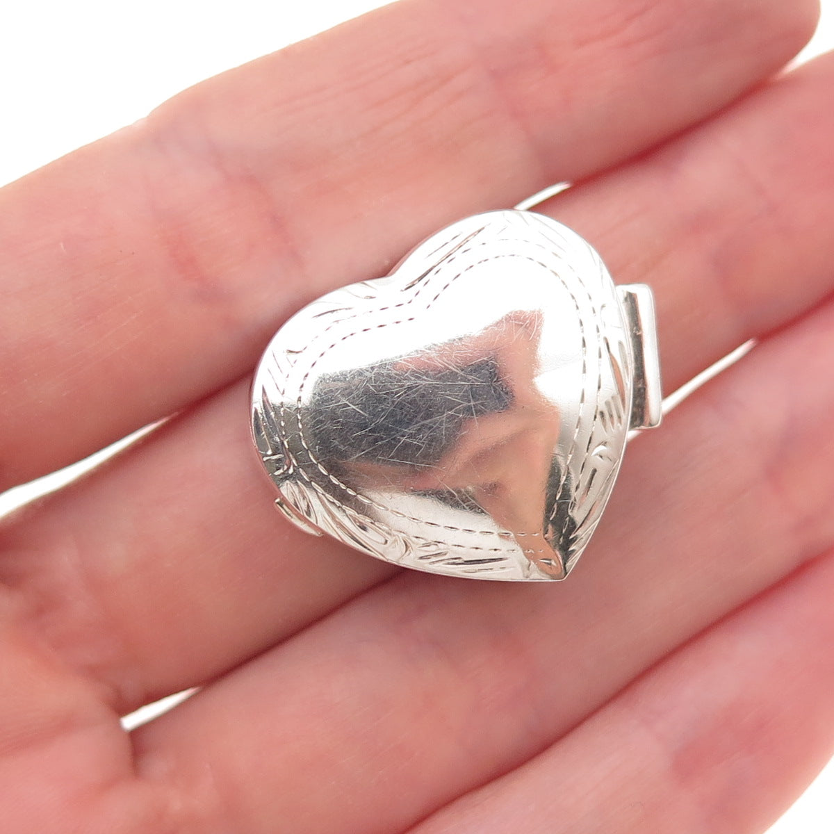 925 Sterling Silver Vintage Engraved Heart Pill / Snuff Box