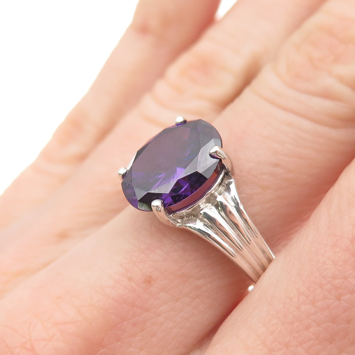 925 Sterling Silver Oval-Cut Purple C Z Ring Size 8.25