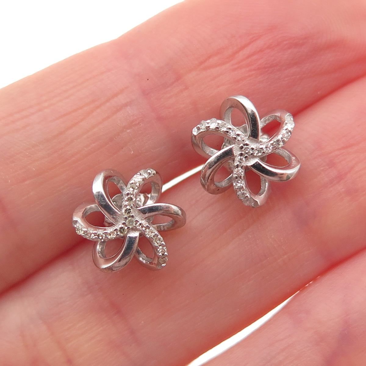 925 Sterling Silver Real Round-Cut Diamond Floral Stud Earrings
