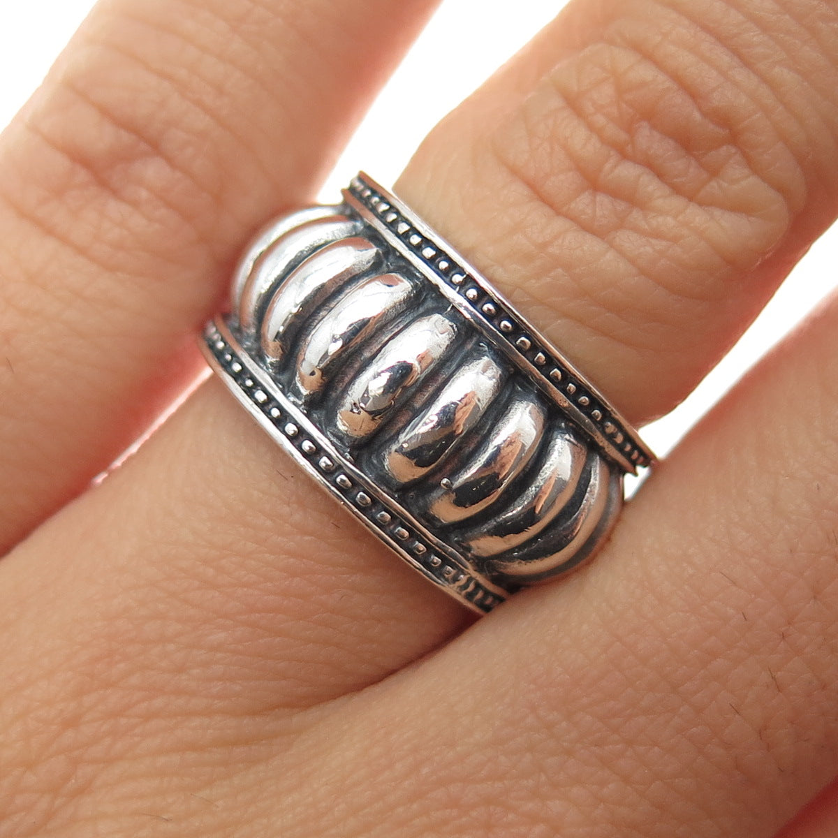 925 Sterling Silver Vintage Modernist Ribbed Oxidized Ring Size 6.25