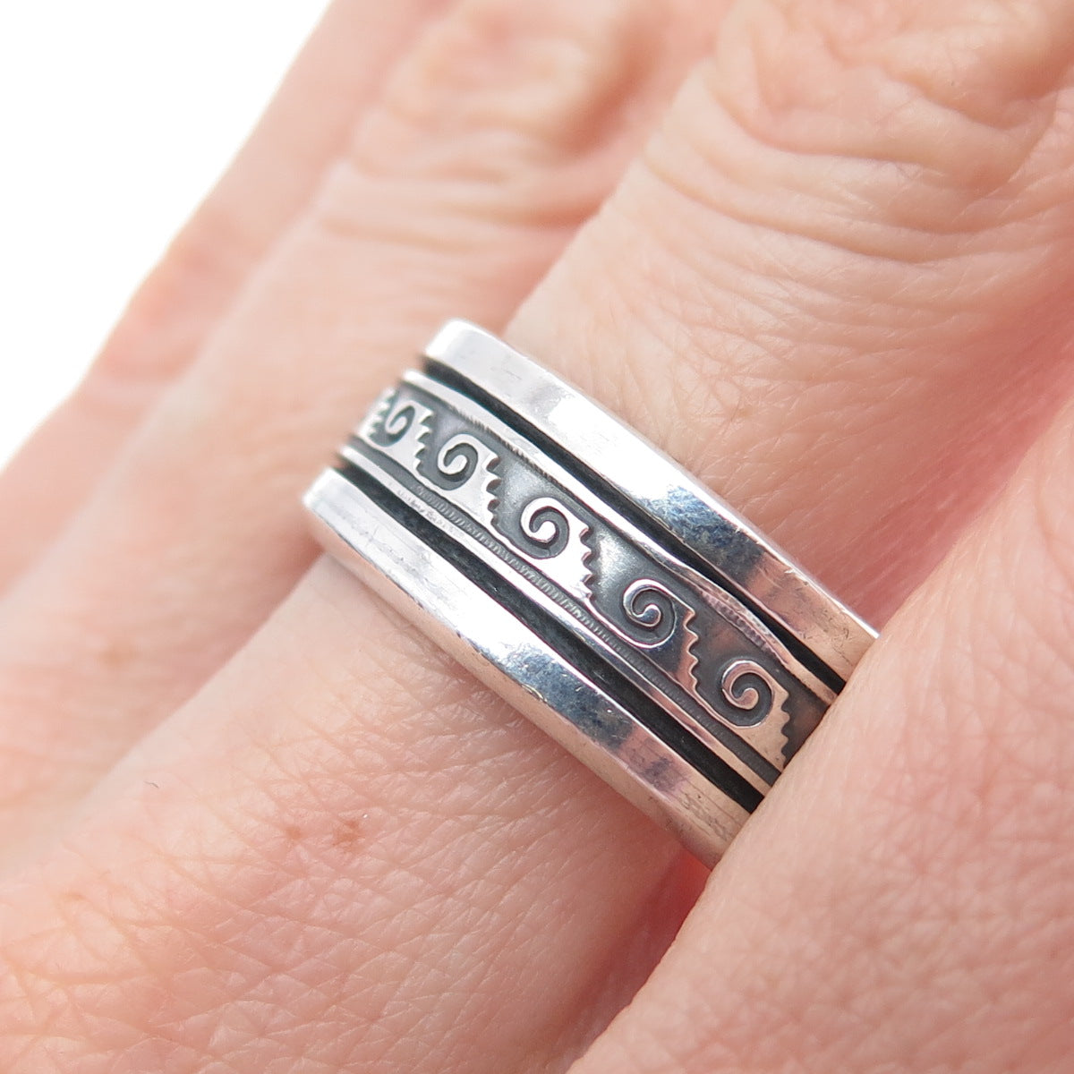 925 Sterling Silver Vintage Tribal Wave Oxidized Rotating Band Ring Size 12.75