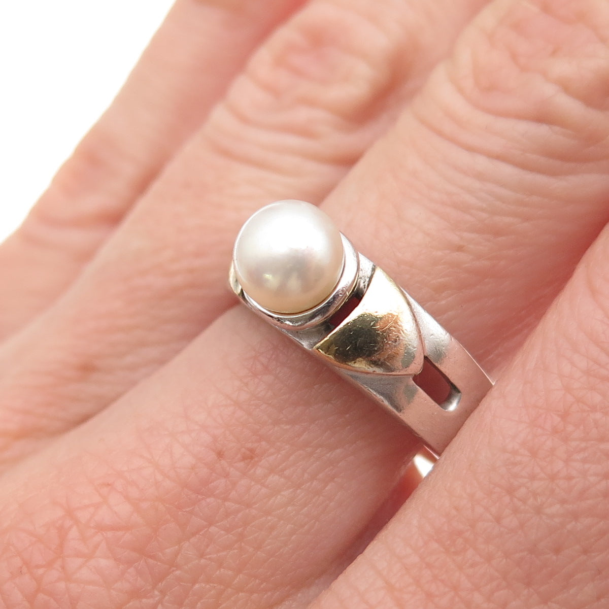 925 Sterling Silver 2-Tone Vintage Real Pearl Modernist Oxidized Ring Size 7.75