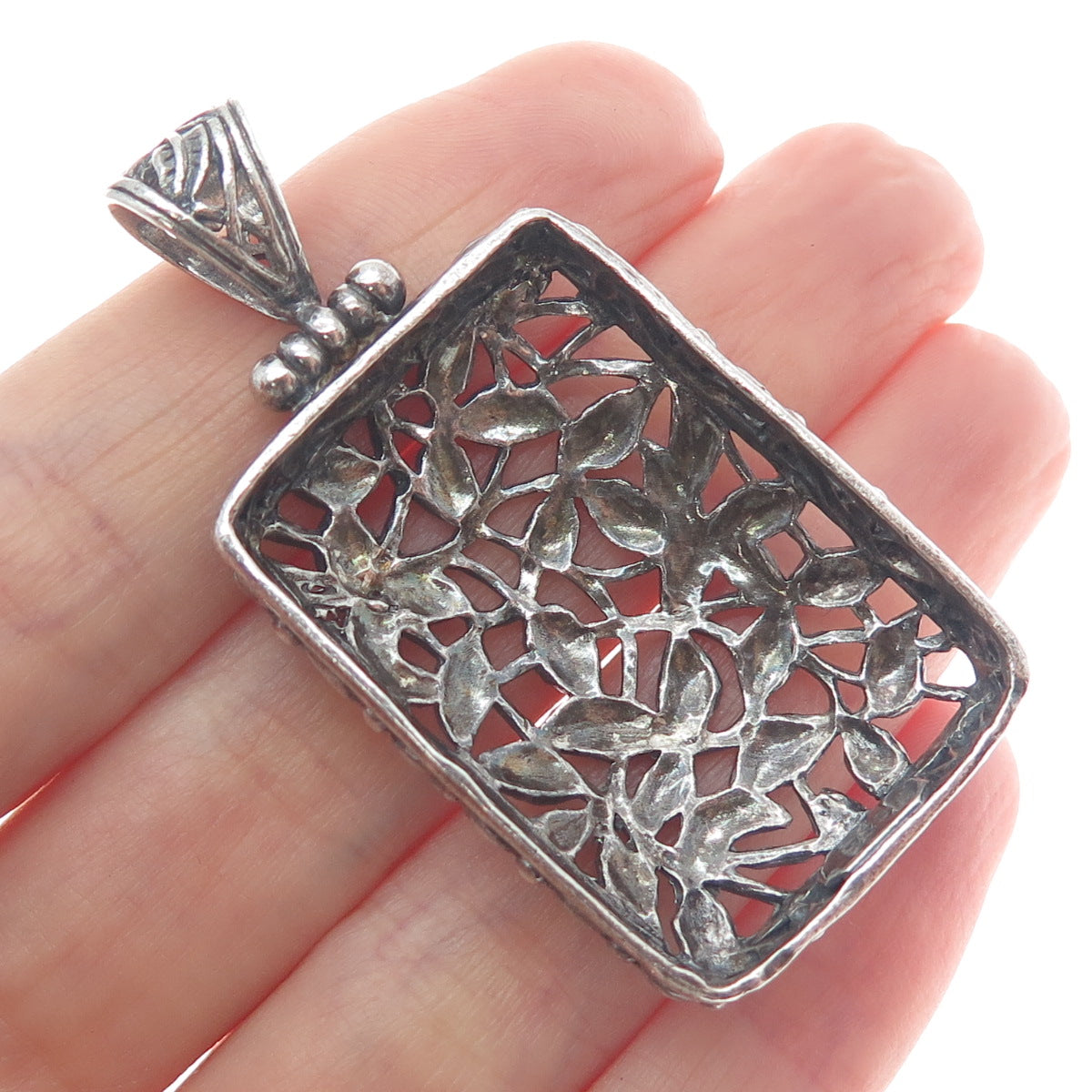 925 Sterling Silver Vintage Floral Leaf Ornate Oxidized Pendant
