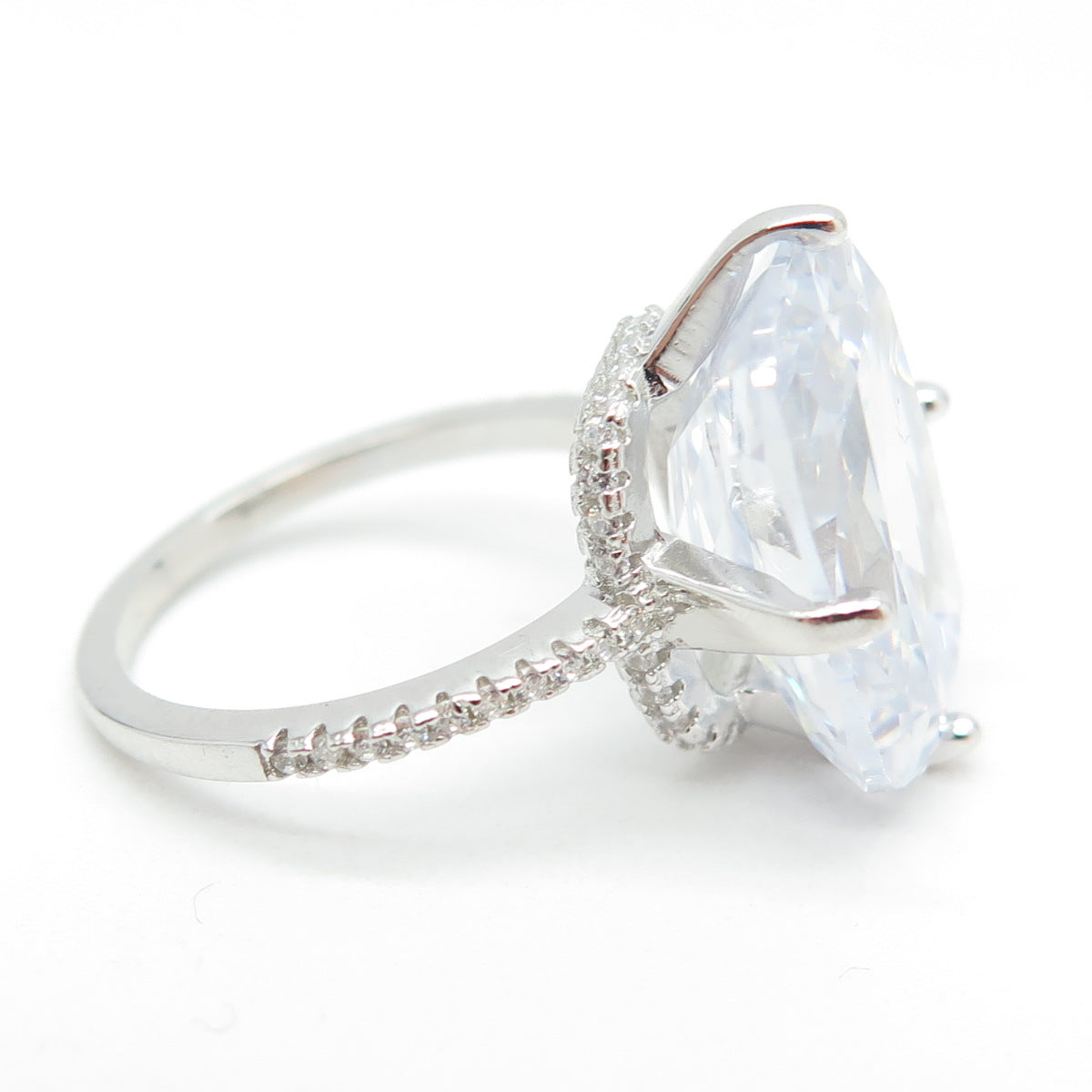 925 Sterling Silver Oval-Cut Shaped C Z Ring Size 6